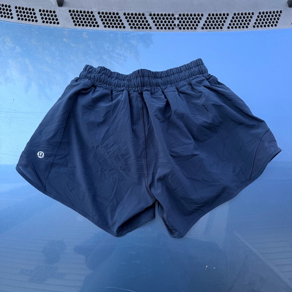 lululemon navy hotty hot shorts 4”